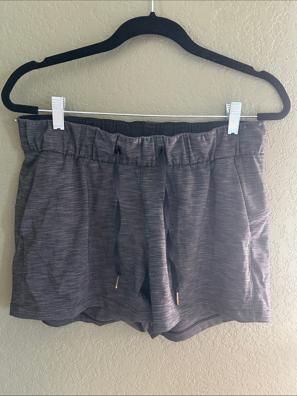 Lululemon on the fly Women’s Shorts - Heather Gray